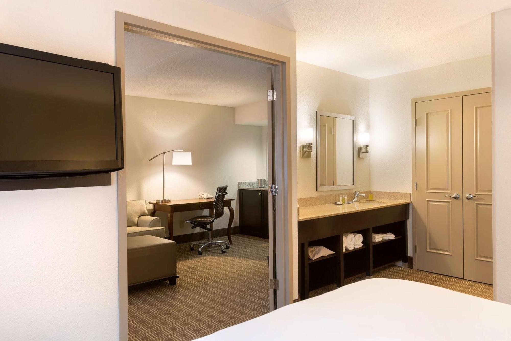 Doubletree Suites By Hilton Nashville Airport Eksteriør bilde